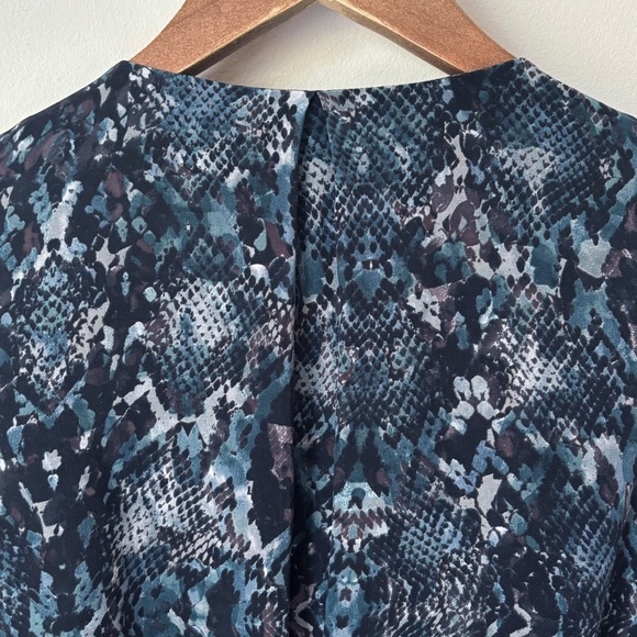 Intermix Silk Snake Print Romper XS Blue Belted - Picture 5 of 8
